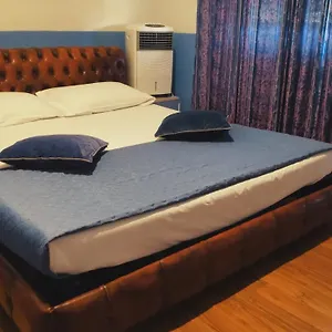 3* ホステル トゥー ダックス