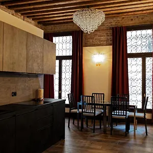 https://gradenigo-apartments-767.hotelinveneto.com