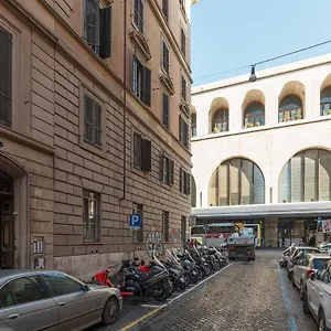 Konukevi Roman Station House, Roma